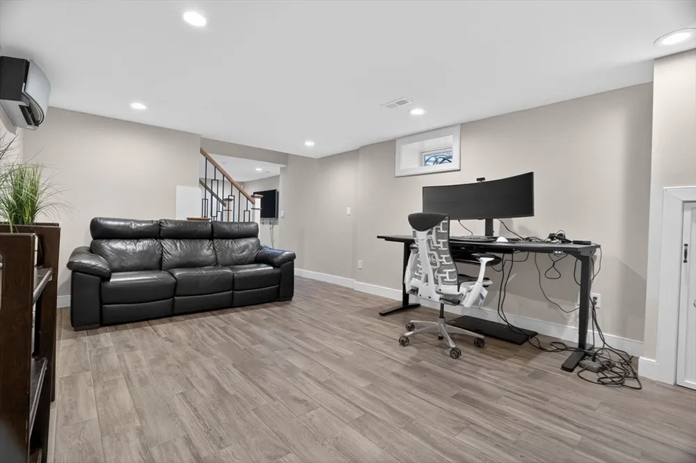 11 Haynes Rd, Newton, MA 02459