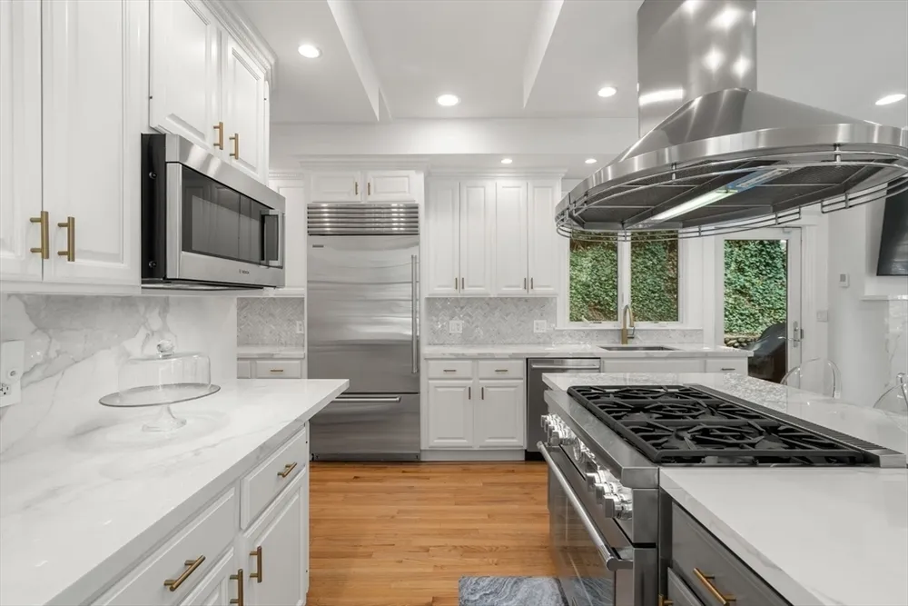 110 Avalon Rd, Newton, MA 02468