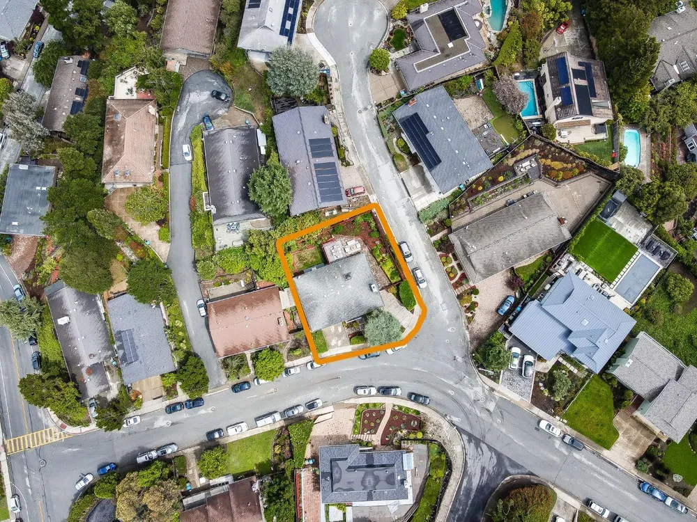 15 Bayview Dr, San Carlos, CA 94070