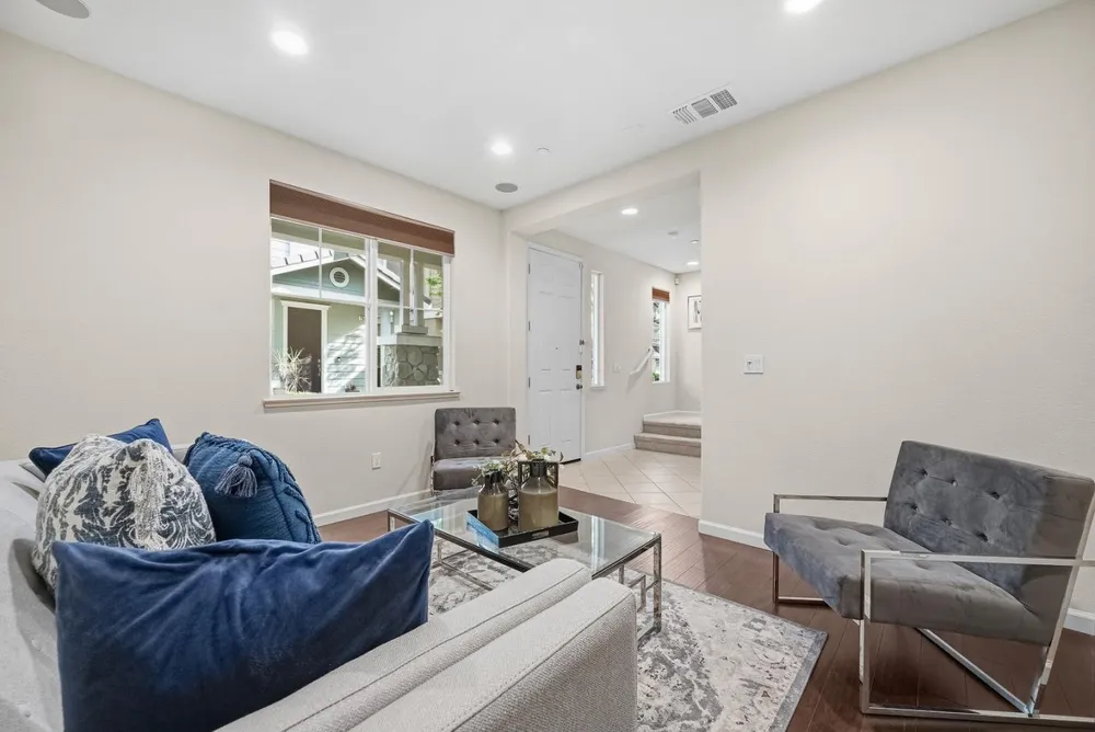 7026 N Mariposa Ln, Dublin, CA 94568