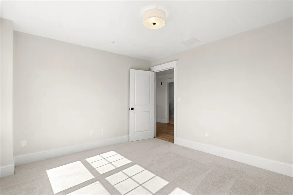 24 Fellows Rd, Ipswich, MA 01938