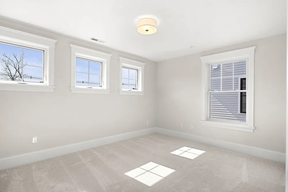 24 Fellows Rd, Ipswich, MA 01938
