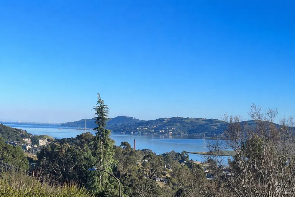 359 Via la Cumbre, Greenbrae, CA 94904