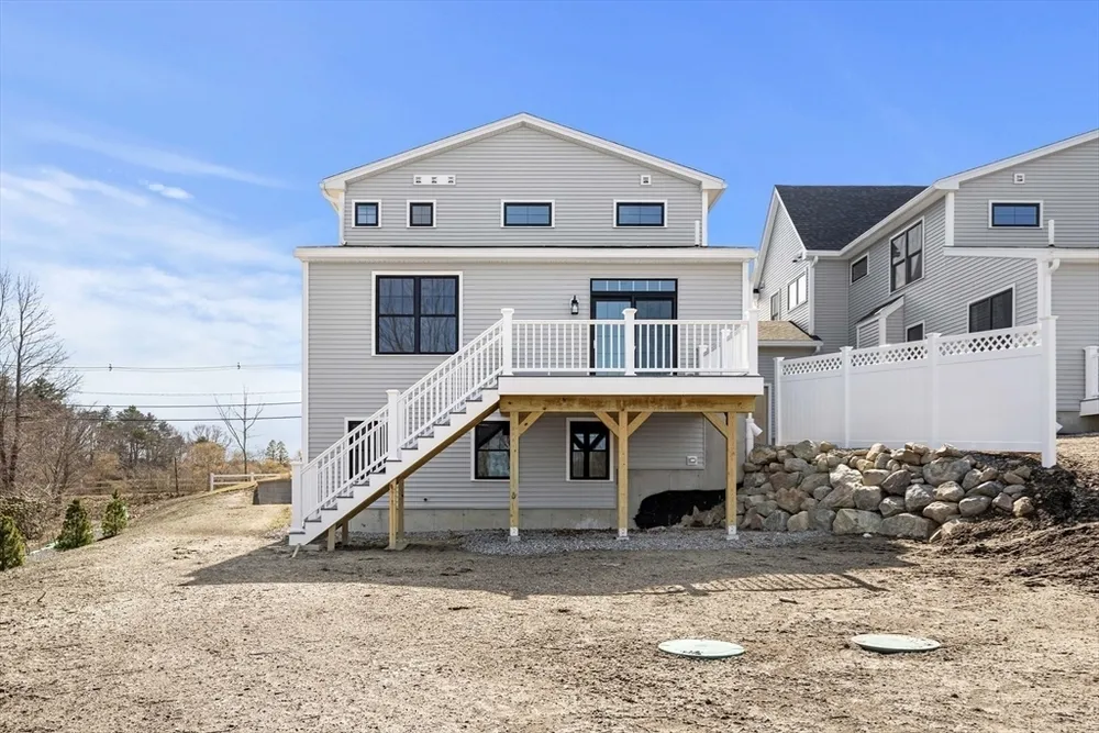 24 Fellows Rd, Ipswich, MA 01938