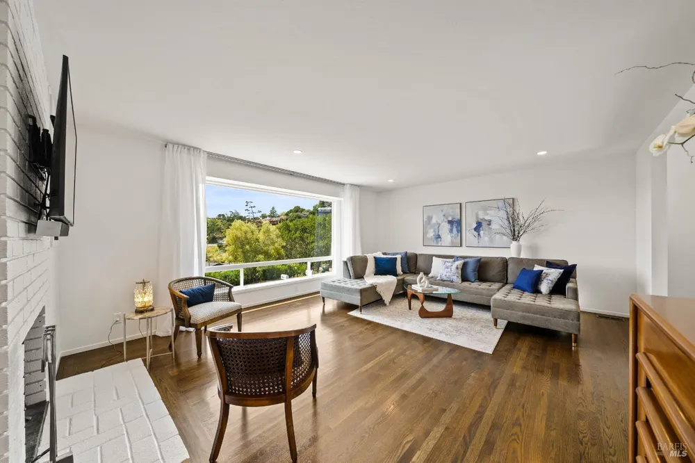 359 Via la Cumbre, Greenbrae, CA 94904