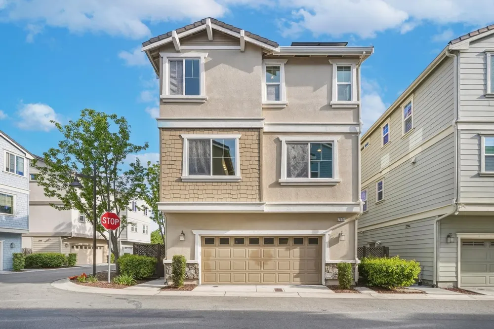 7026 N Mariposa Ln, Dublin, CA 94568