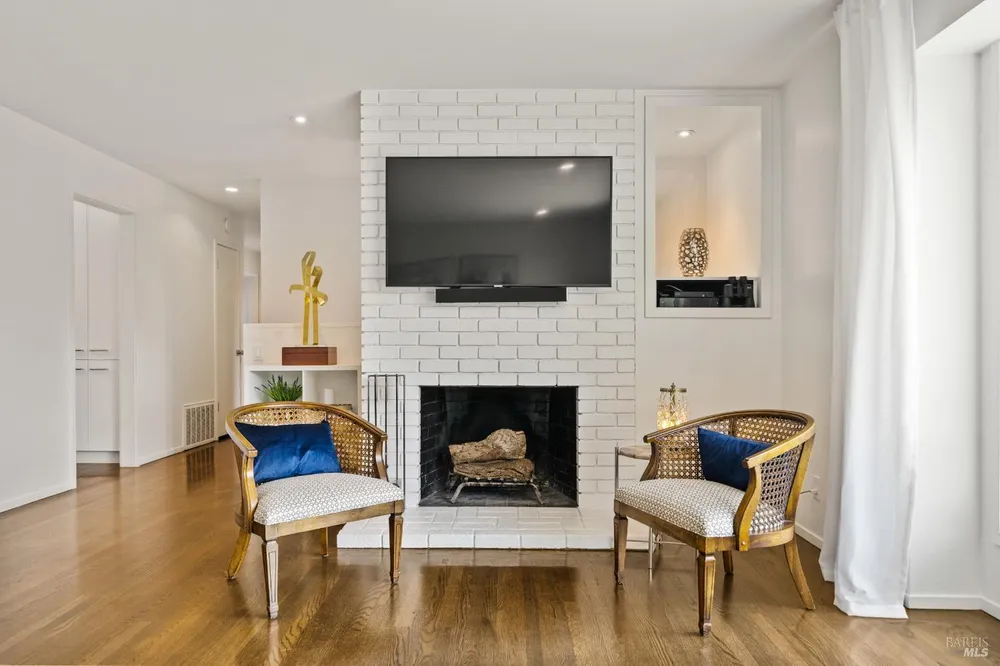 359 Via la Cumbre, Greenbrae, CA 94904