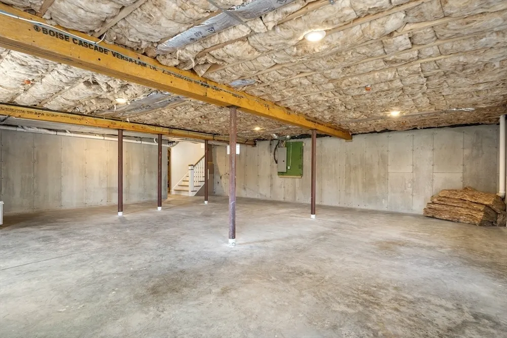 24 Fellows Rd, Ipswich, MA 01938