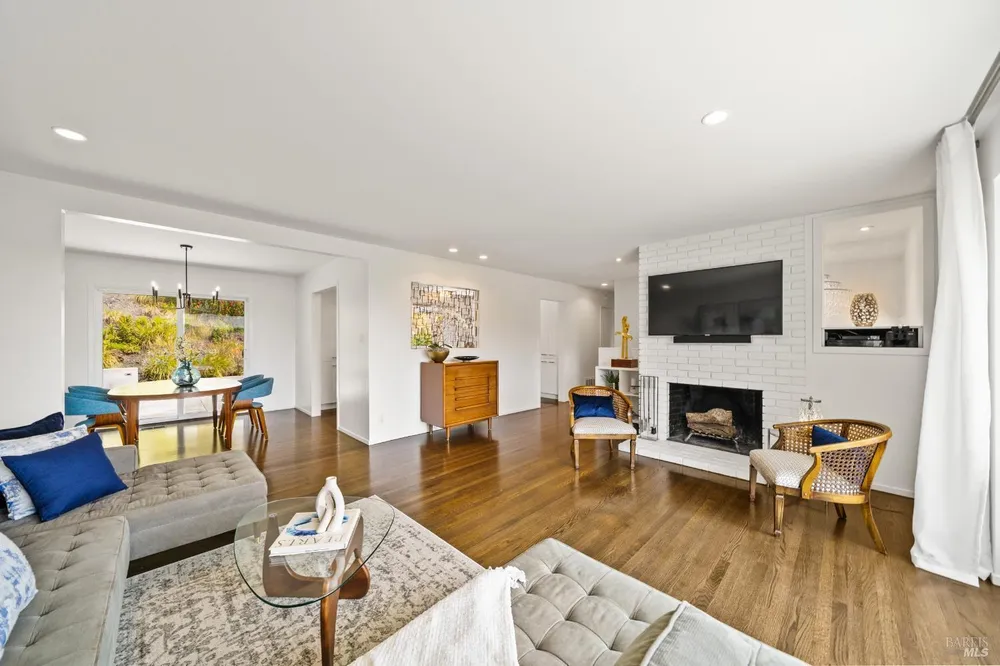 359 Via la Cumbre, Greenbrae, CA 94904