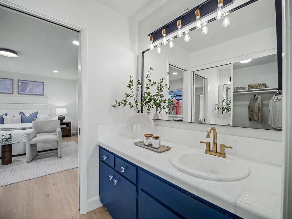 15 Bayview Dr, San Carlos, CA 94070