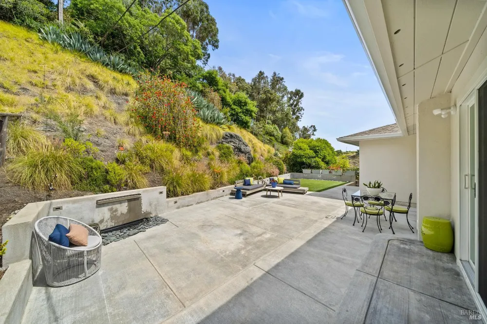 359 Via la Cumbre, Greenbrae, CA 94904