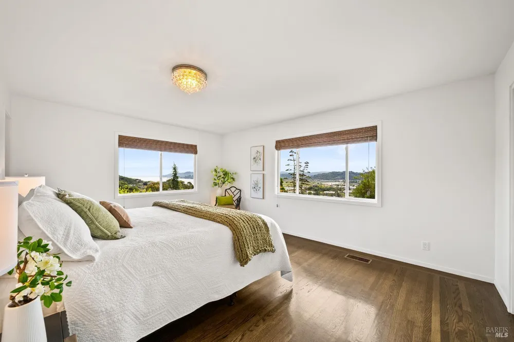 359 Via la Cumbre, Greenbrae, CA 94904