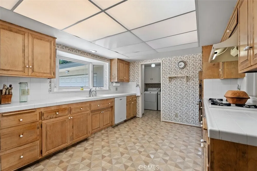 807 Dorothy Ln, Fullerton, CA 92831