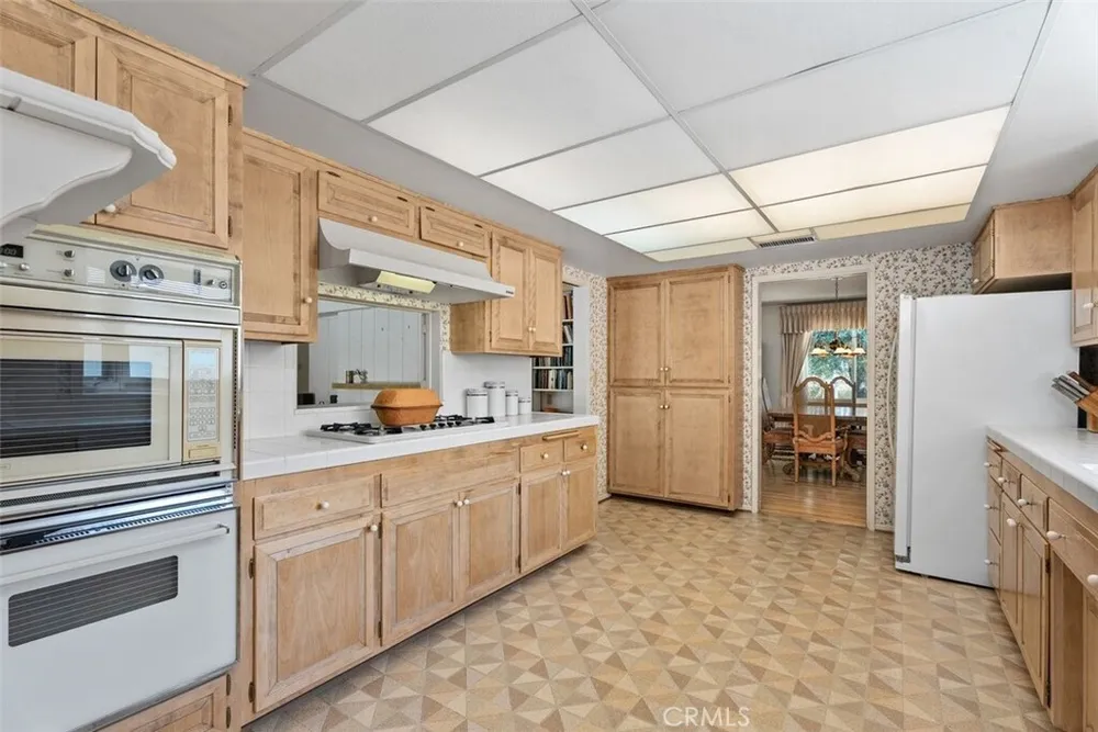 807 Dorothy Ln, Fullerton, CA 92831