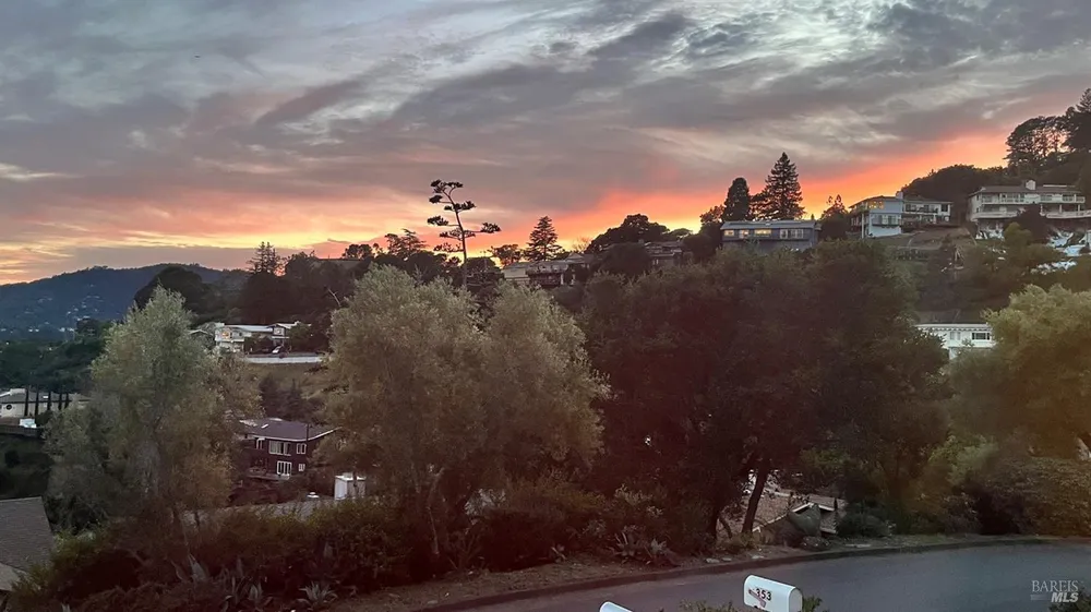 359 Via la Cumbre, Greenbrae, CA 94904