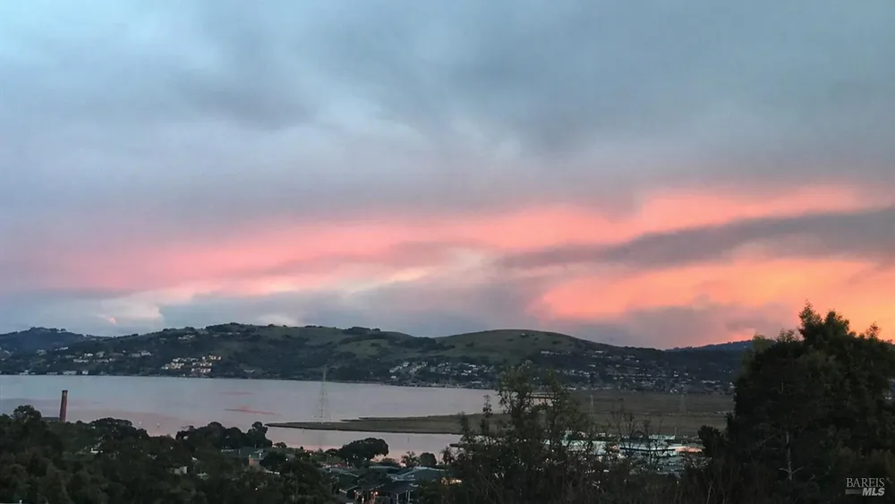 359 Via la Cumbre, Greenbrae, CA 94904