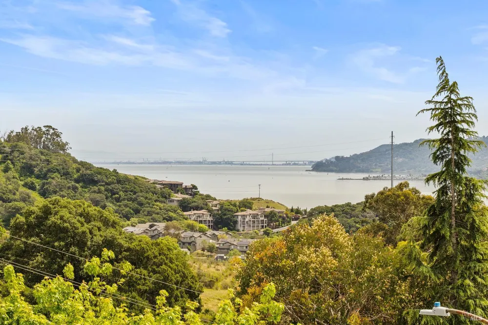 359 Via la Cumbre, Greenbrae, CA 94904