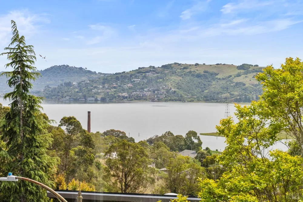 359 Via la Cumbre, Greenbrae, CA 94904