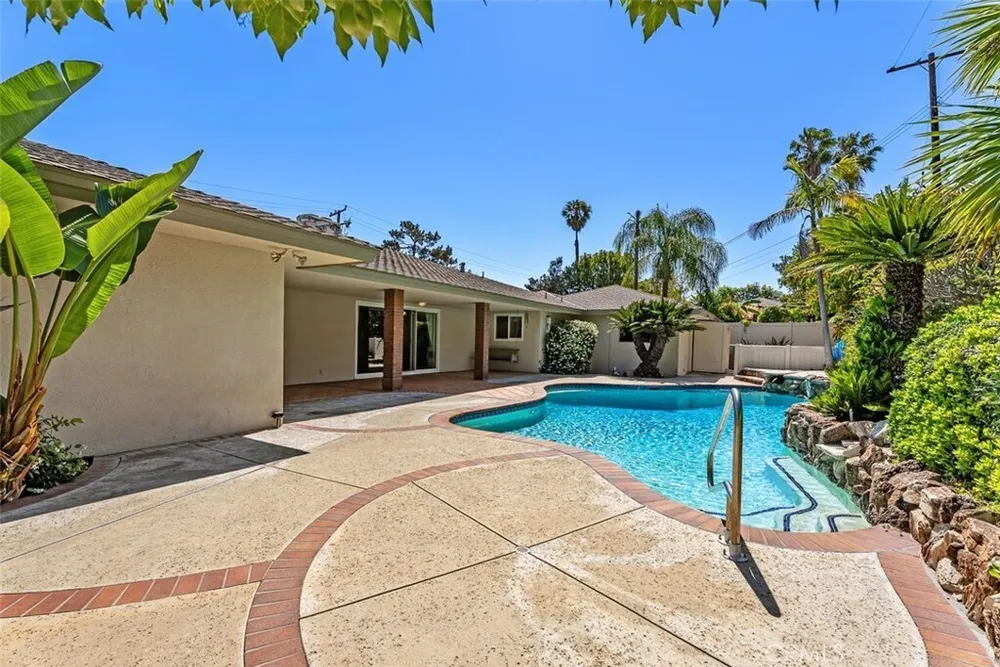 807 Dorothy Ln, Fullerton, CA 92831