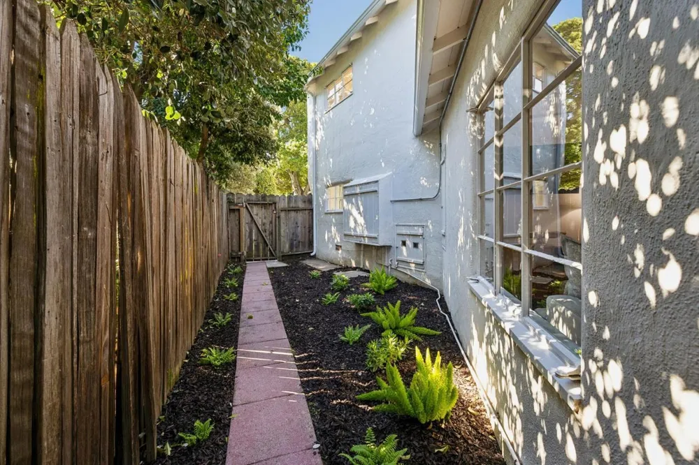 22 De Sabla Rd, San Mateo, CA 94402