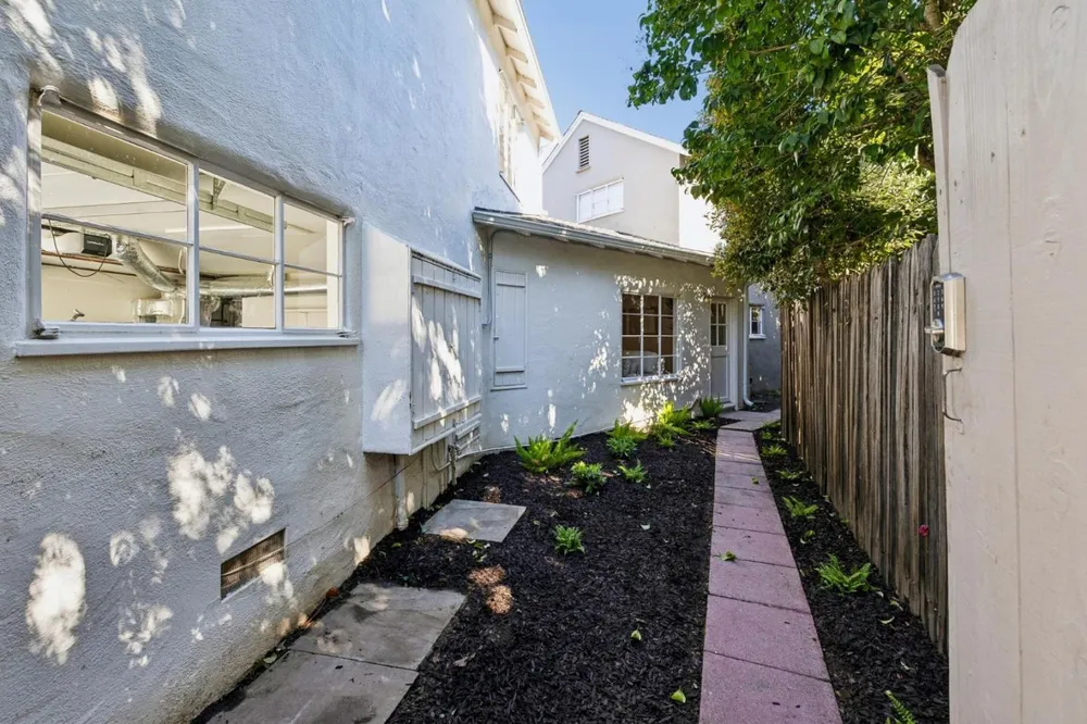 22 De Sabla Rd, San Mateo, CA 94402