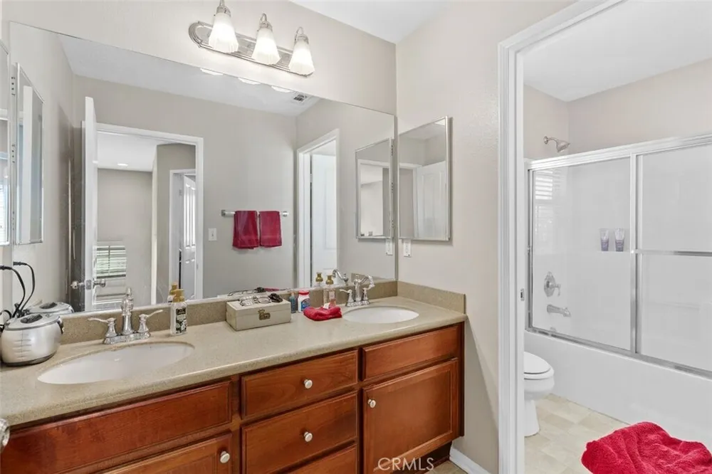 814 Pyramid Ct, Corona, CA 92880
