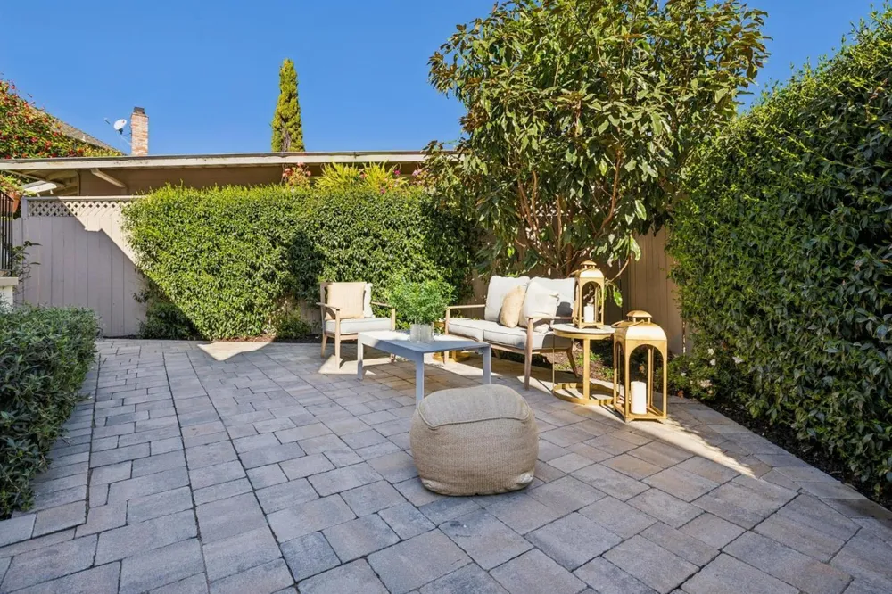22 De Sabla Rd, San Mateo, CA 94402