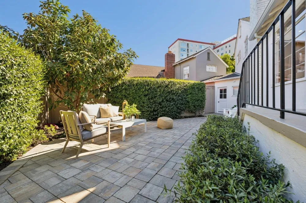22 De Sabla Rd, San Mateo, CA 94402