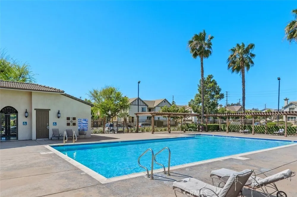 814 Pyramid Ct, Corona, CA 92880