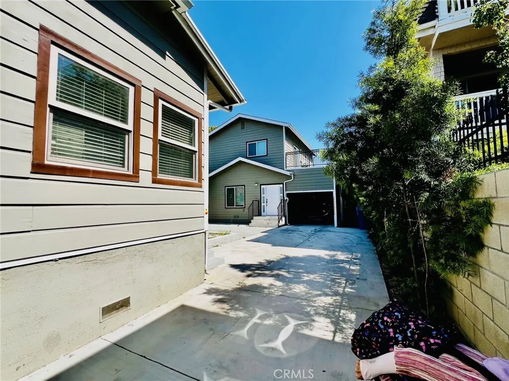 915 W 21st St, South Los Angeles, CA 90007