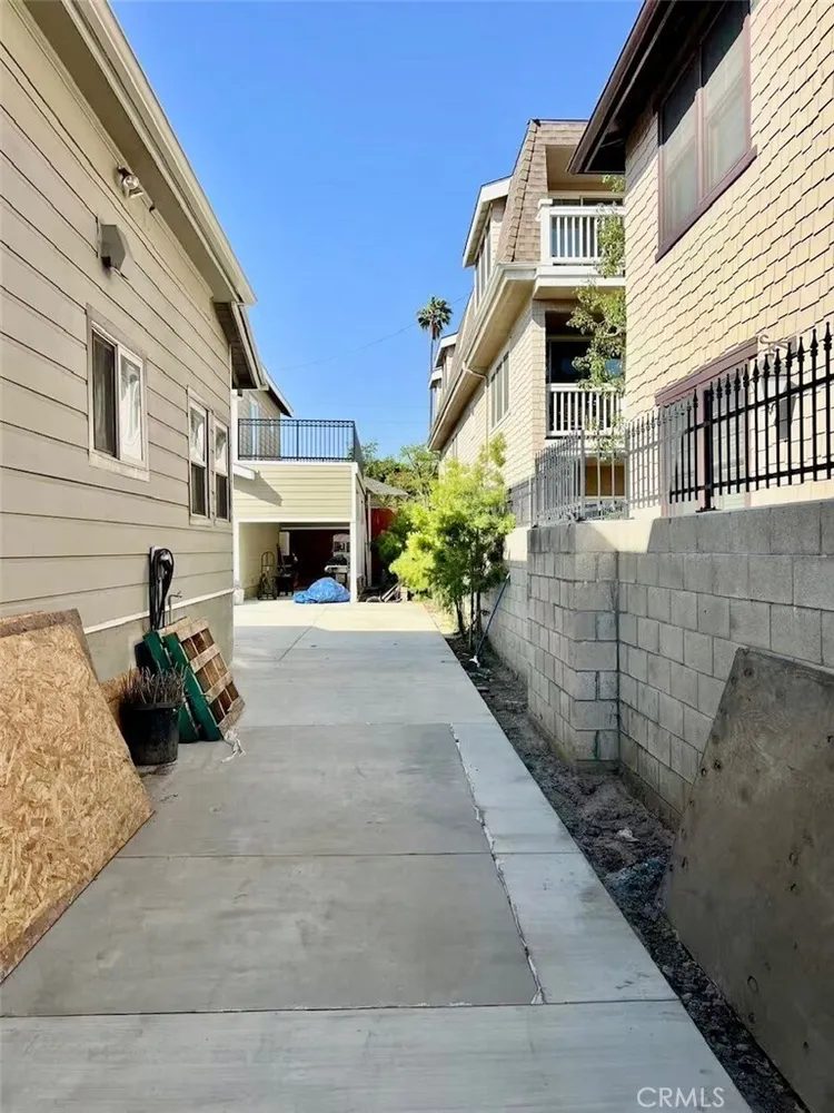 915 W 21st St, South Los Angeles, CA 90007