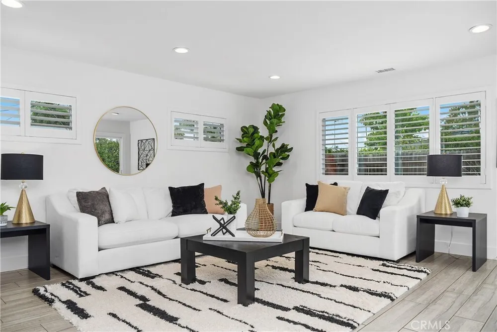 1131 E Saint James Ave, Orange, CA 92865