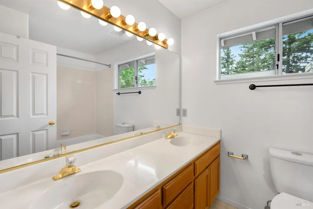 2319 Jennings Ave, Santa Rosa, CA 95401