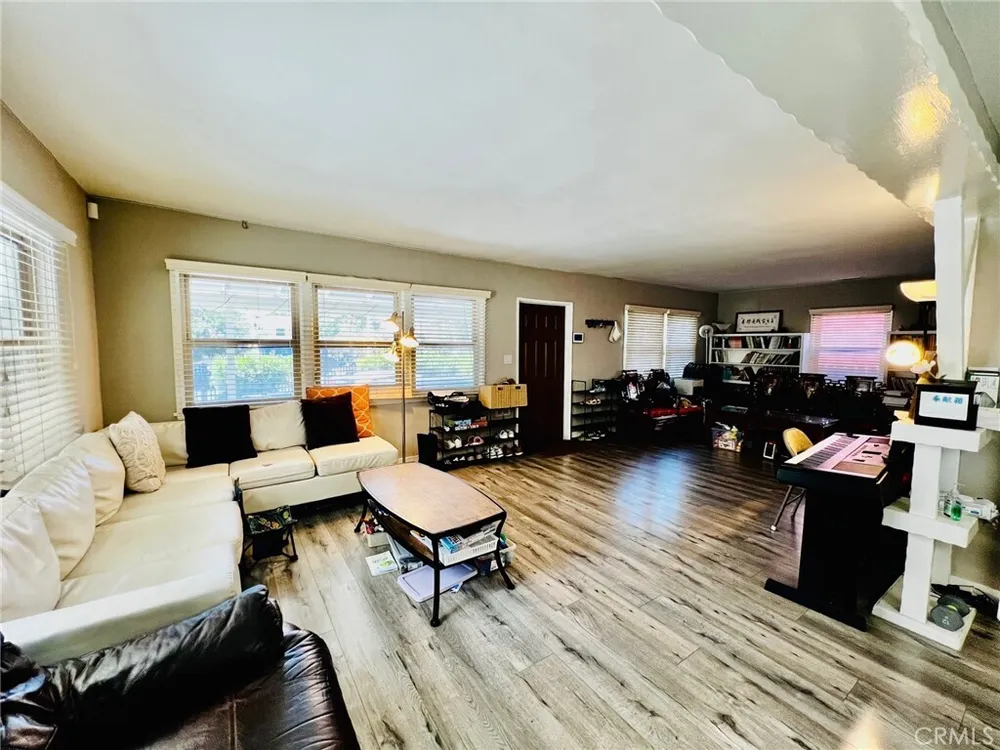 915 W 21st St, South Los Angeles, CA 90007