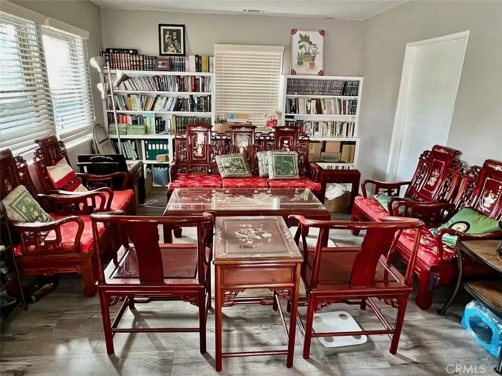 915 W 21st St, South Los Angeles, CA 90007