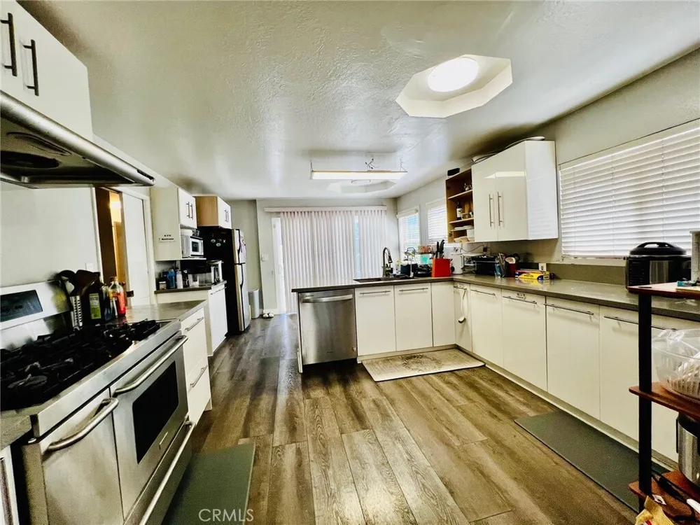 915 W 21st St, South Los Angeles, CA 90007