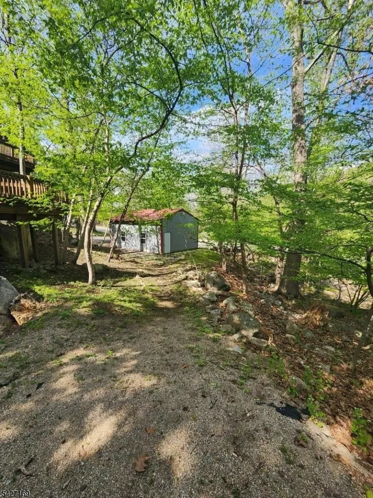 41 Crescent Dr S, Byram, NJ 07821