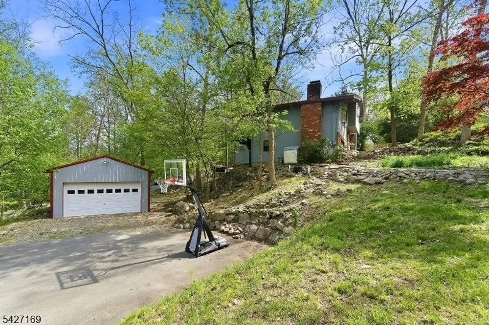 41 Crescent Dr S, Byram, NJ 07821