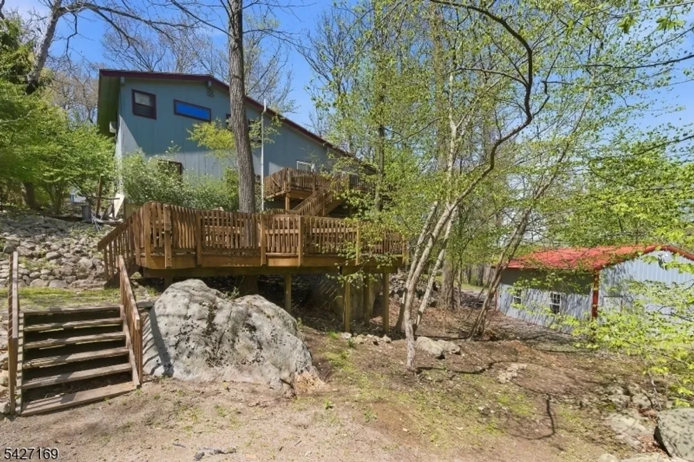 41 Crescent Dr S, Byram, NJ 07821