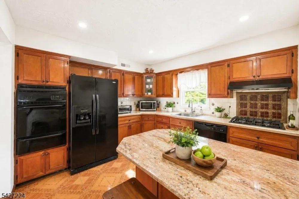 188 Kerrigan Blvd, Newark, NJ 07106