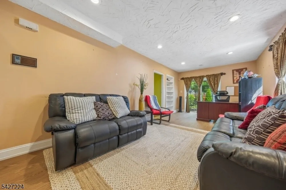 188 Kerrigan Blvd, Newark, NJ 07106