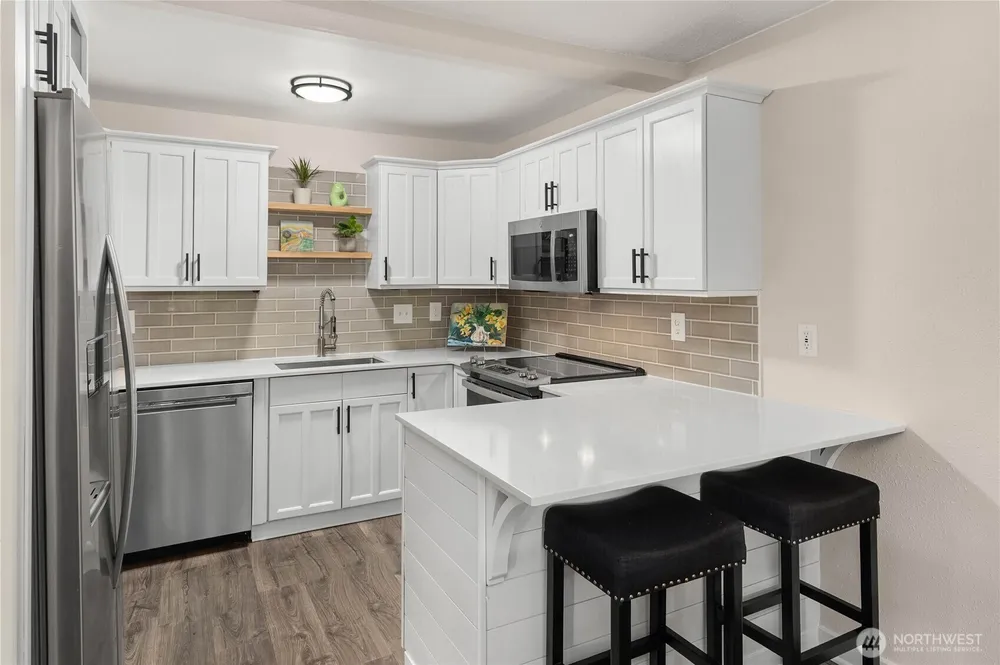 1425 S Puget Dr, Renton, WA 98055