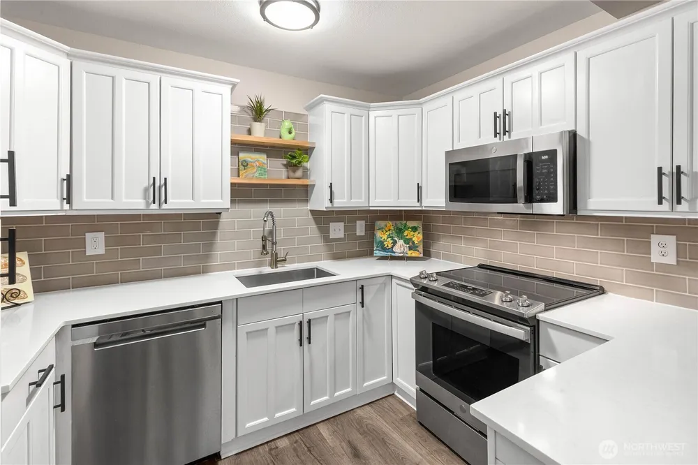 1425 S Puget Dr, Renton, WA 98055