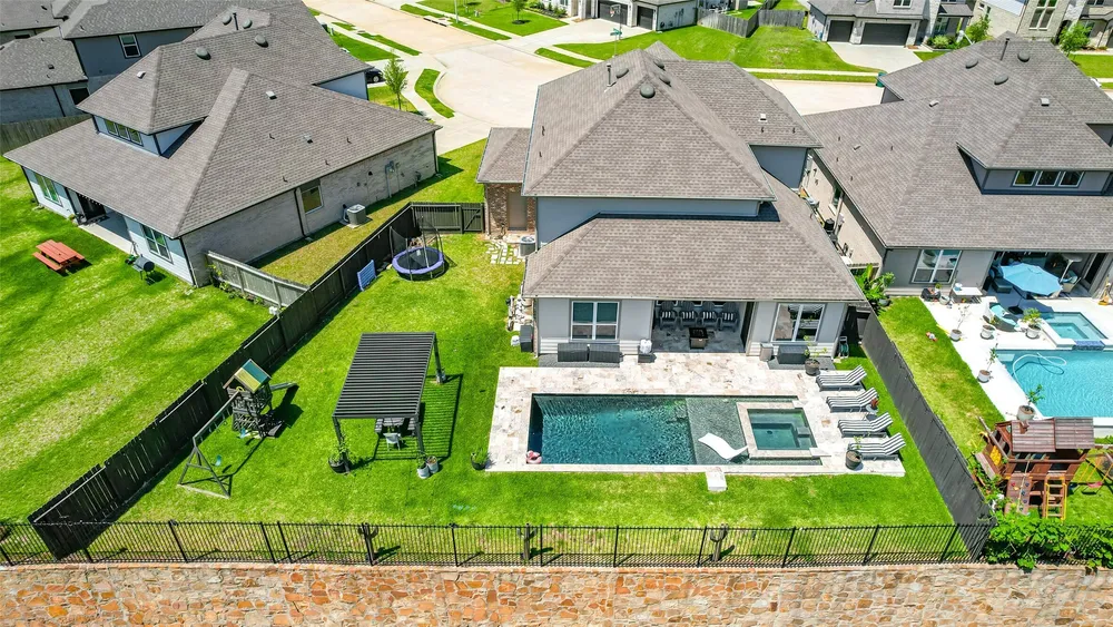 10302 Horeshoe Lake Trail, Conroe, TX 77384