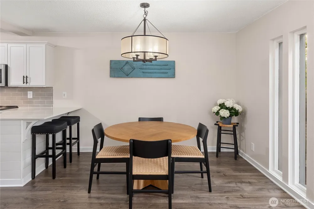 1425 S Puget Dr, Renton, WA 98055