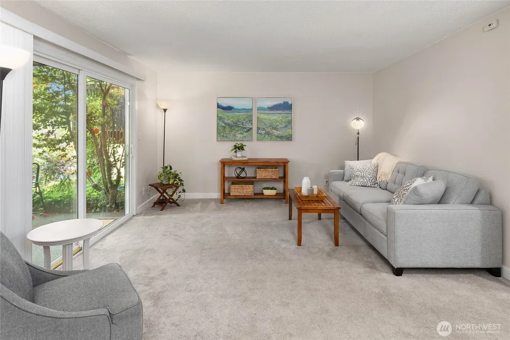 1425 S Puget Dr, Renton, WA 98055