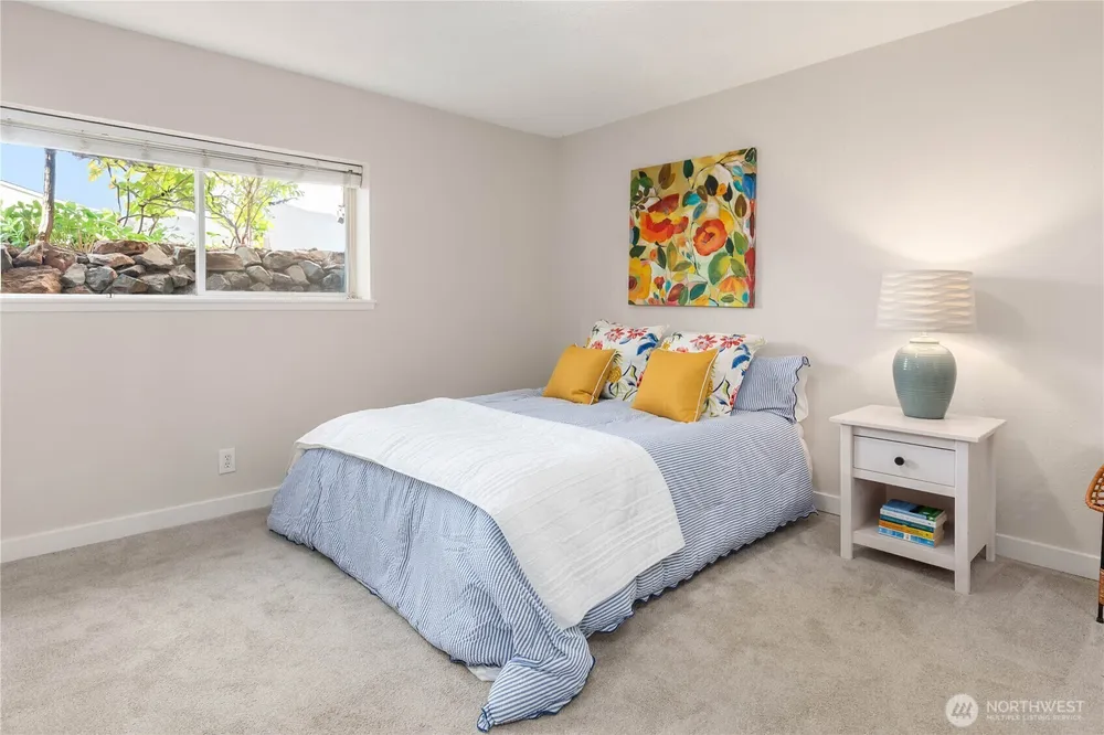 1425 S Puget Dr, Renton, WA 98055