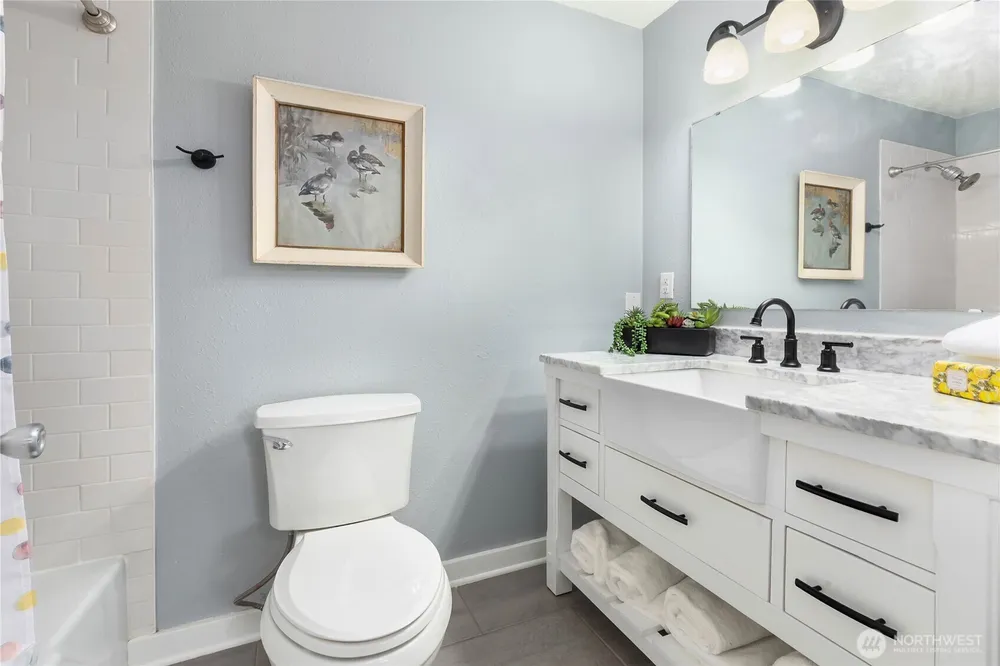1425 S Puget Dr, Renton, WA 98055
