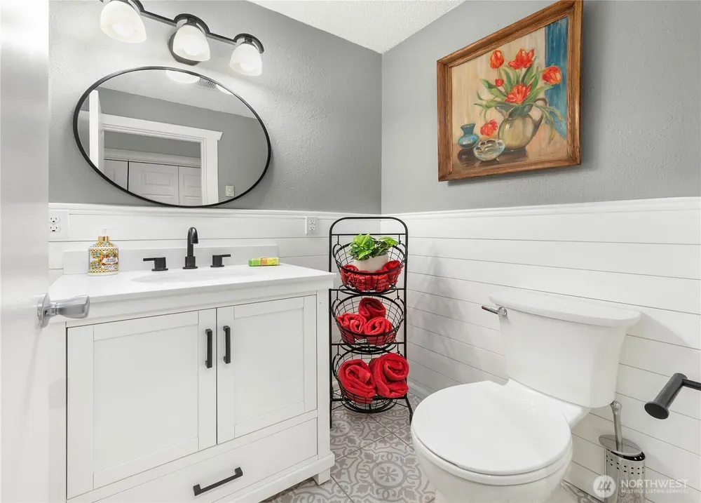 1425 S Puget Dr, Renton, WA 98055