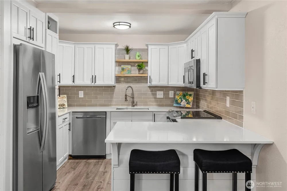 1425 S Puget Dr, Renton, WA 98055
